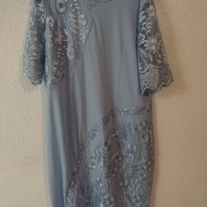 Chic Floral Lace Midi Dress in Blue